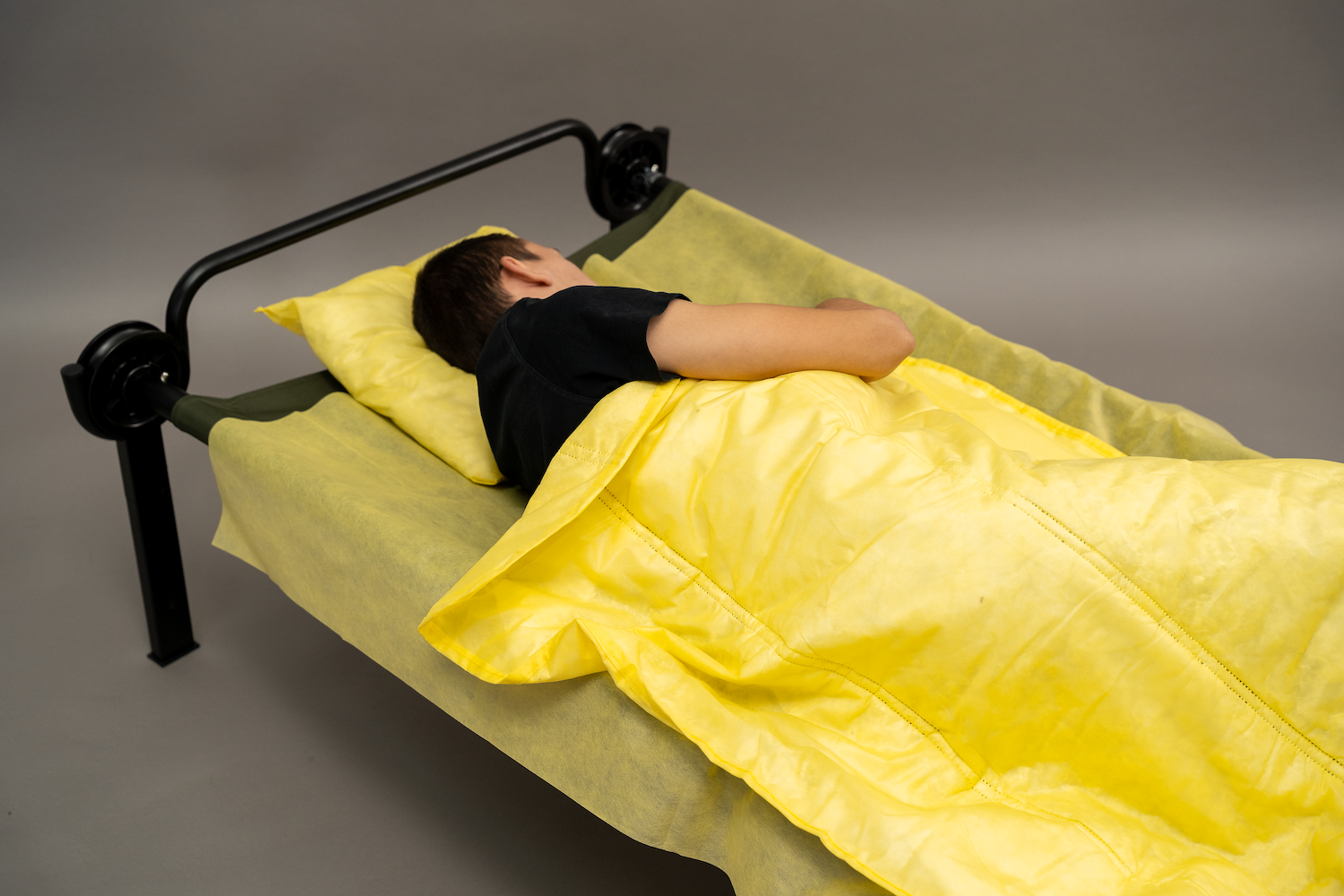 Disaster Relief Bedding Kit Premium yellow
Disposable blanket approx. 500g, 190x110cm cotton filling 
Disposable sheet 200x100cm
Disposable pillow approx. 210g, 40x40cm
Individually hygienic and space-saving packed in a polybag


-Natural Disasters
-Epidemics and Pandemics
-Refugee Camps
